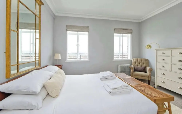 Large 1 Bedroom Apartment - Chelsea