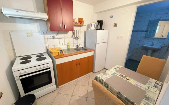 Studio apartment Perovic