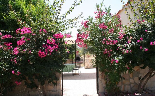 Cozy Villa Ambra Between Olive Trees, in Noto