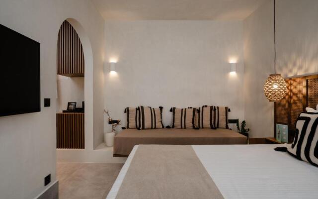 Polis of Naxos Stylish Suites