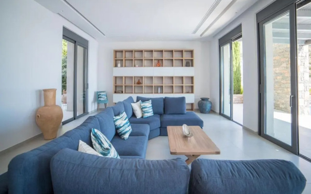 Sea View 6 Bedroom Villa With a Heated Pool