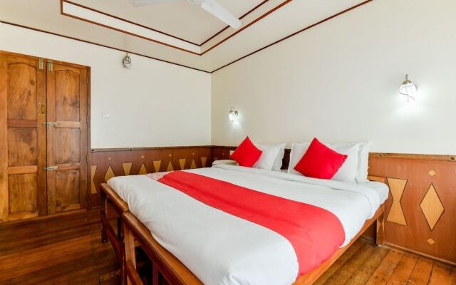 OYO 23047 Rkv Golden Petal Houseboat 3 Bhk