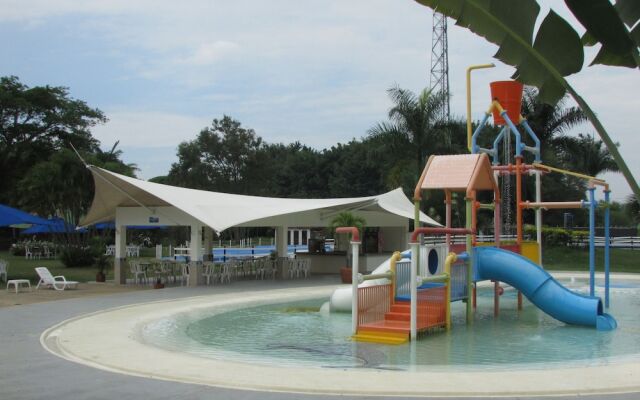 Lake House Resort