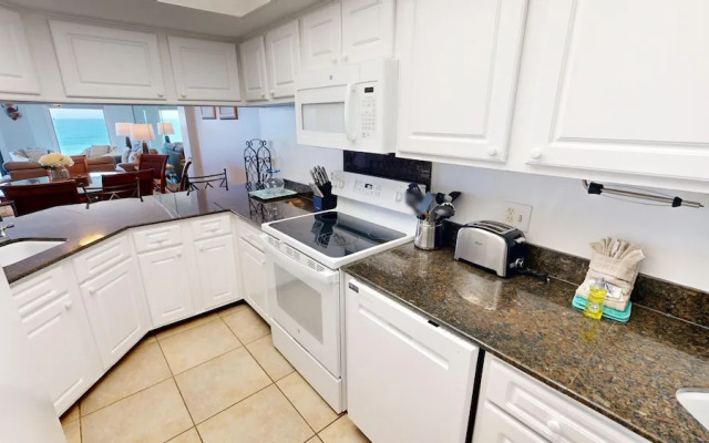 Inlet Reef 502 2 Bedroom Condo by RedAwning