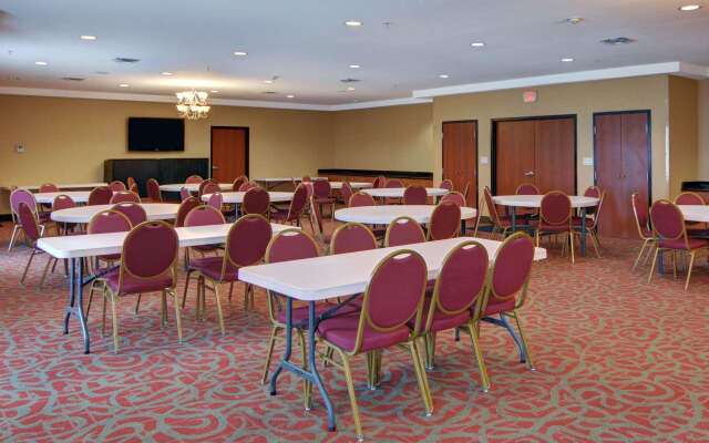 Quality Suites Near Cedar Creek Lake