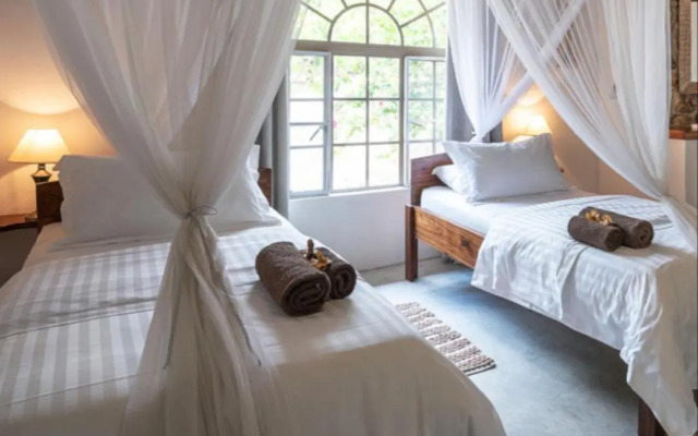 Mobola Lodge