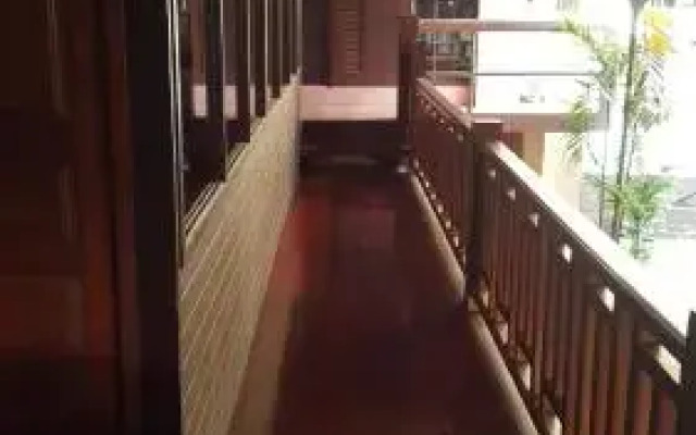 Ruean Mai Chai Khlong