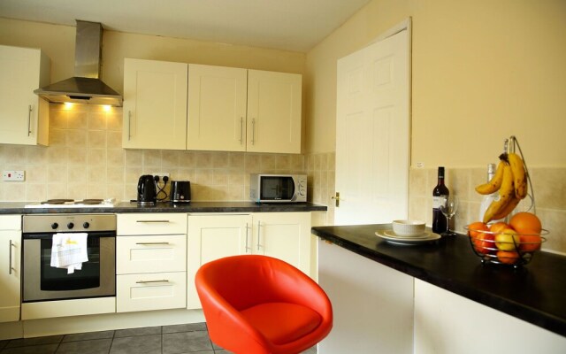 Central Luton Cozy Home