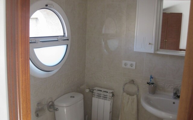 Lovely Holiday Home in Fràncas with Hot Tub