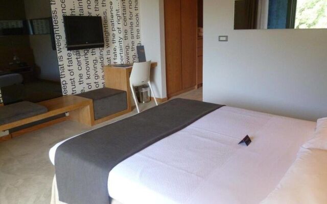 1000 Colors Hotel