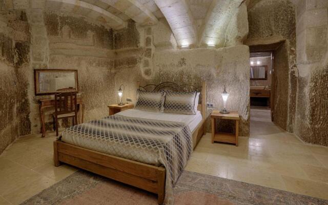 Hera Cave Suites