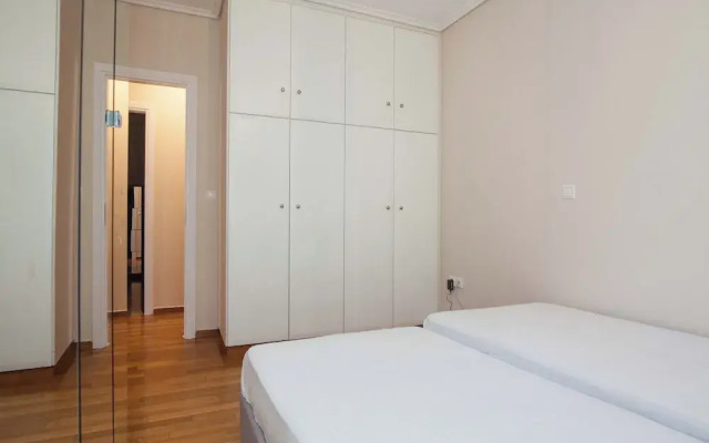 Luxe 3 Bd Penthouse 5 Min from Drosia