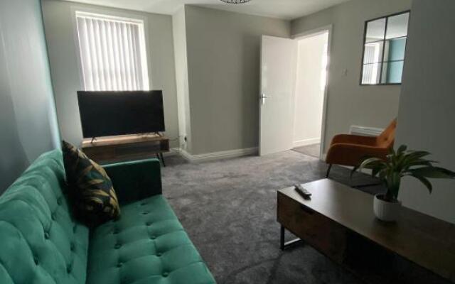 Stylish 2 bed apartment sea front location suite 3