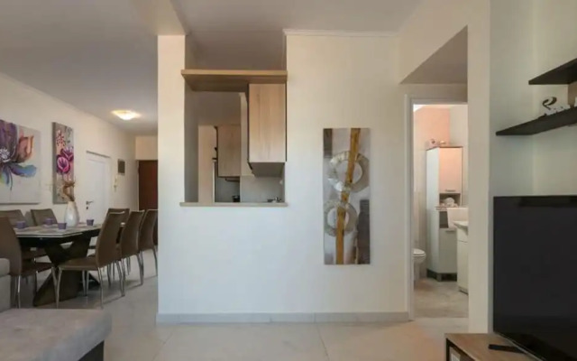 Donatella -apt 1- 10m van het Strand