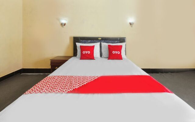 Capital O 93391 Golden Manggis Hotel Near SMKN 1 Lingsar