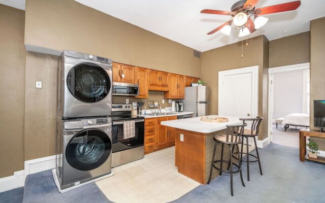 Historic Gem Russell Suite 3 A Downtown Dream!