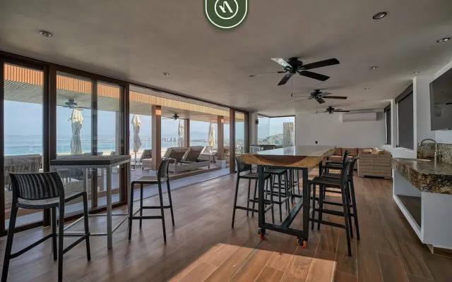 Condo With Oceanview - 2BR Condo - Rooftop Pool