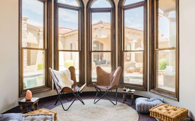 Primrose by AvantStay | Sleeps 23! Desert Estate w/ Theater & Pool + Hot Tub