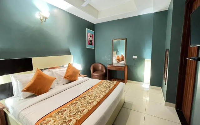 Qotel Hotel Church House Rohini Sector 15