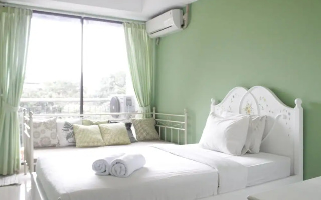 Stylish & Comfortable Studio at Beverly Dago Apartment