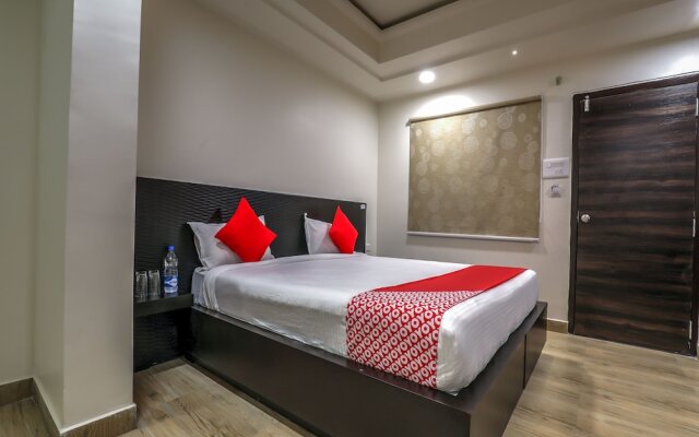Oyo 14859 Ulavacharu Hotels
