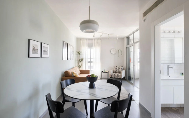 Bauhaus Boutique by TLV2rent