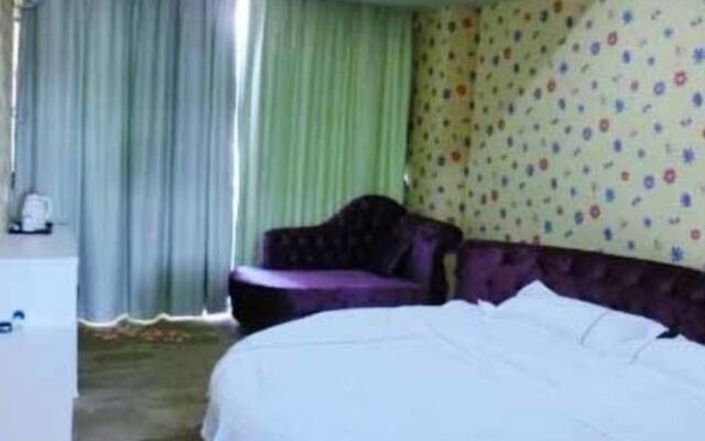 Wuhan Lianzi Lake Boutique Hotel