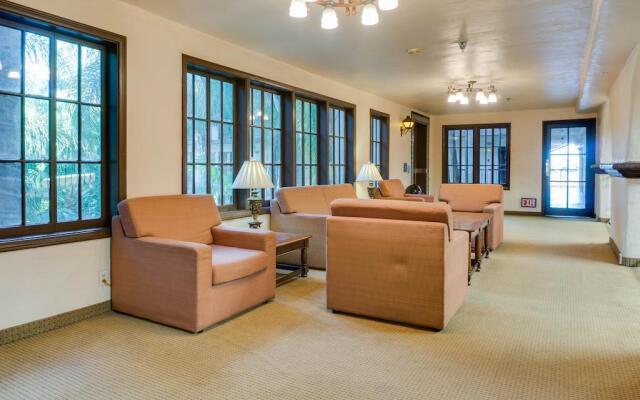 Buena Park Grand Hotel & Suites