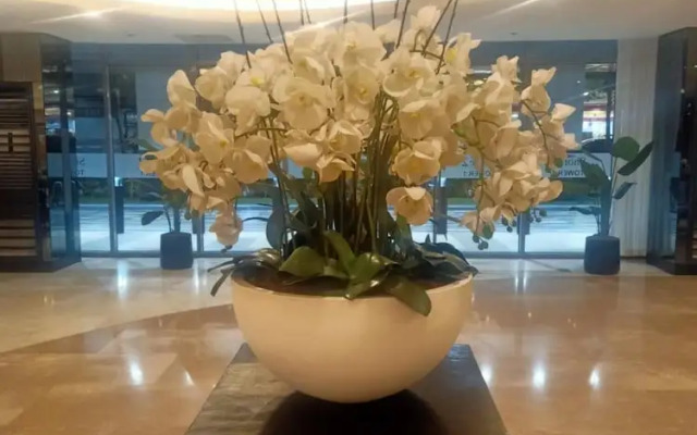 Len's Den - Flat in Pasay City Mall of Asia Manila