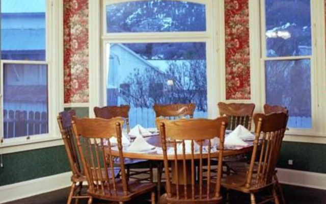 St. Elmo Hotel