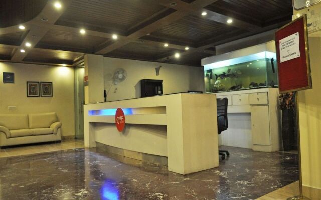 OYO Flagship 532 Sikanderpur Metro Station