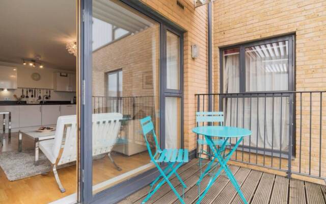 Luxury 1 Bed Apartment With Balcony In Greenwich