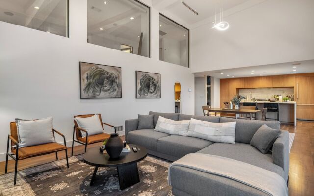 Summitridge - An Elegant Estate With Unobstructed City and Ocean Views