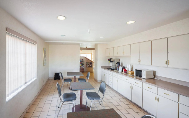 OYO Hotel Markle IN I-69