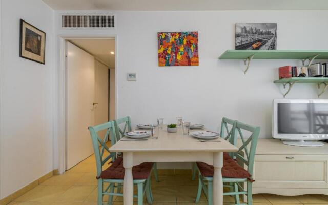Nice 1 Bedroom downtown Carré d'Or with garage