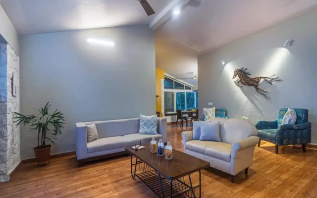 SaffronStays Blue Infinitum, Pawna
