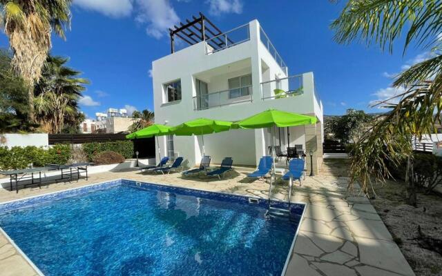 Villa Sunny Breeze In A Prime Spot Near Everything
