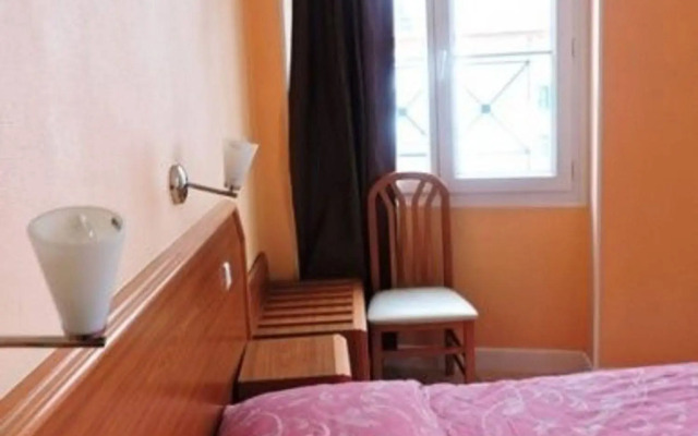 Paris Hotel Le Mediterraneen