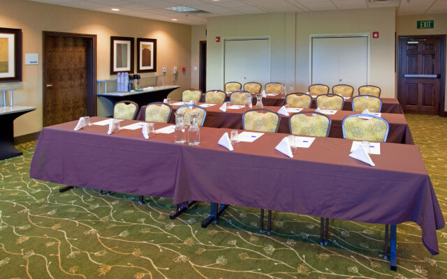 Holiday Inn Express & Suites Logan by IHG