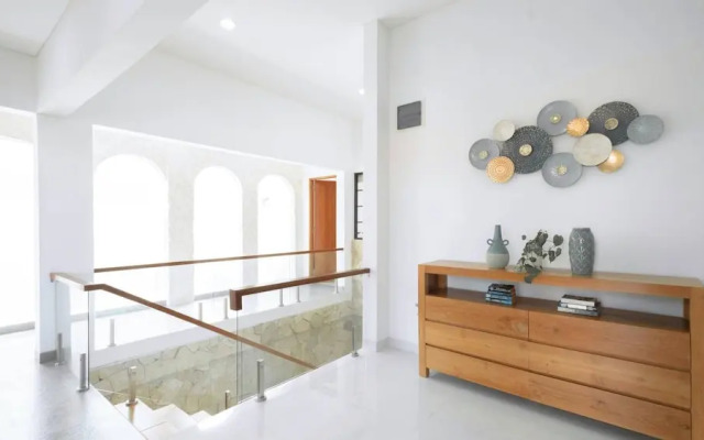 Luxurious Family 6 Br Villa in Seminyak Breakfast Include