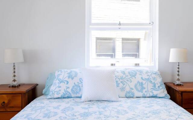 2 Bedroom Garden Apartment by Bondi Beach