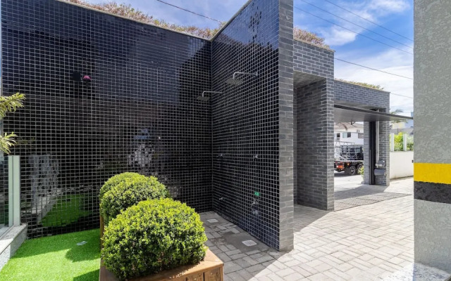 Modern apt With Pool and hot Tub! Rhl0305