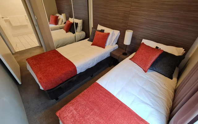 2BR 2Bath L4 Executive Apartment, in City Centre