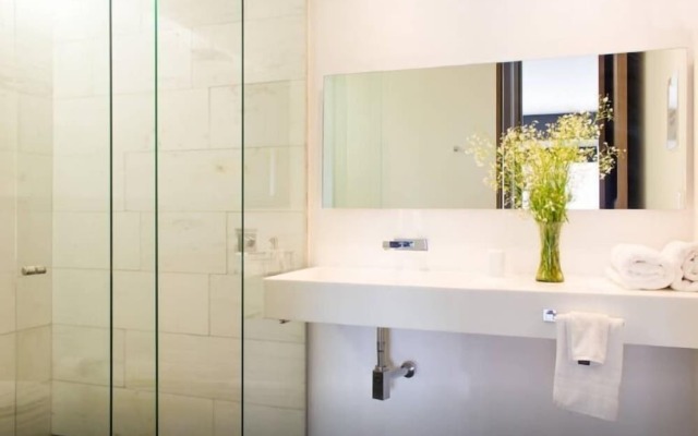 Exclusive Suite with Pool Well Located