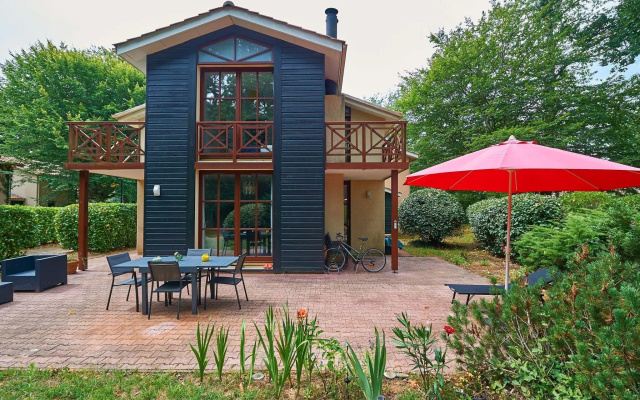 Luxurious detached villa with beautiful garden on castle estate