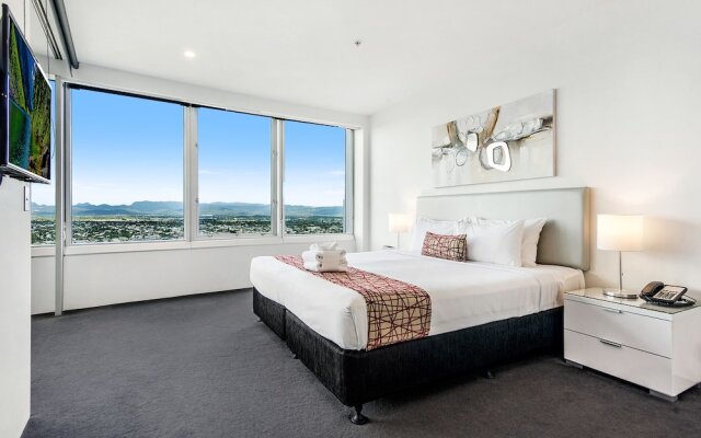 Private 3 Bed Ocean View Q Surfers Paradise
