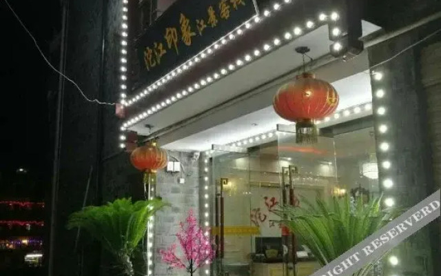 Tuojiang Yinxiang River-view Inn