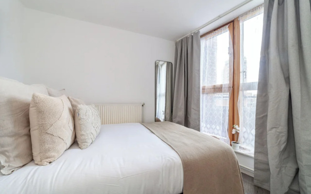 Spacious 4 bed flat in Chelsea