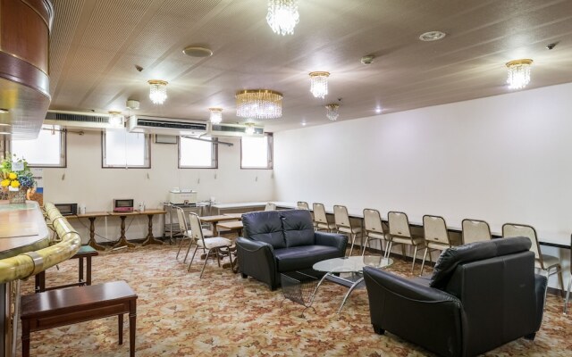 Oyo Hotel Toyama Joshi Koen