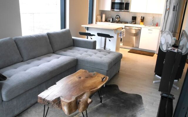 Amazing 1BR Unit in Popular